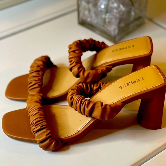 Express leather Sandals Size 9 like New Condition - Picture 3 of 8